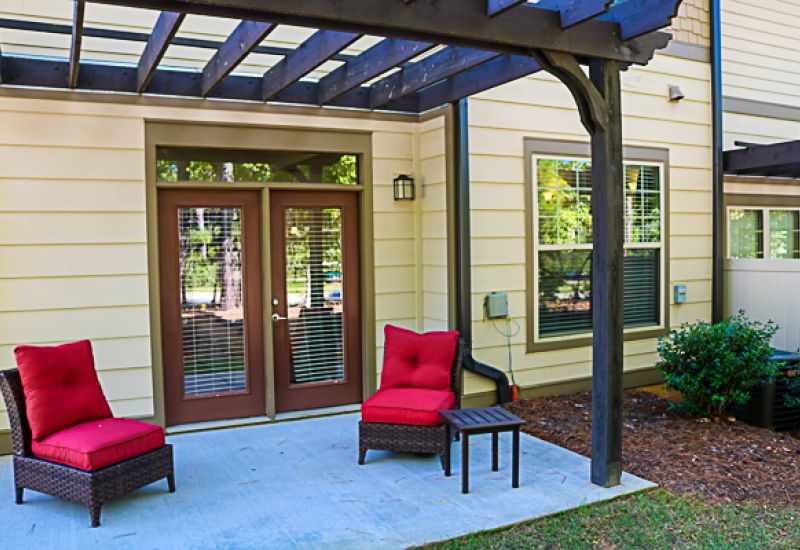 The Townhomes at Chapel Watch Village private patio with chairs and grass
