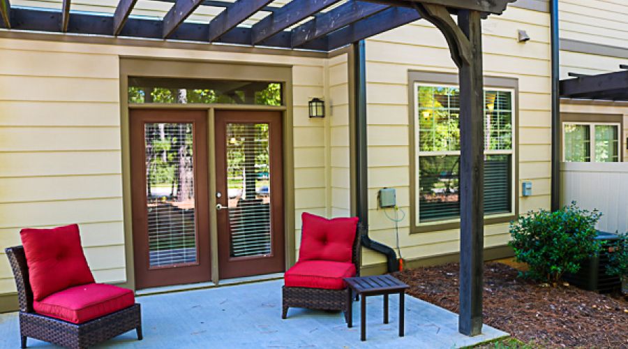 The Townhomes at Chapel Watch Village private patio with chairs and grass